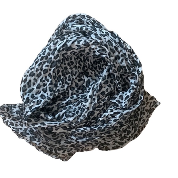 Animal Print‎ Gray and Black Scarf Wrap - Picture 3 of 5